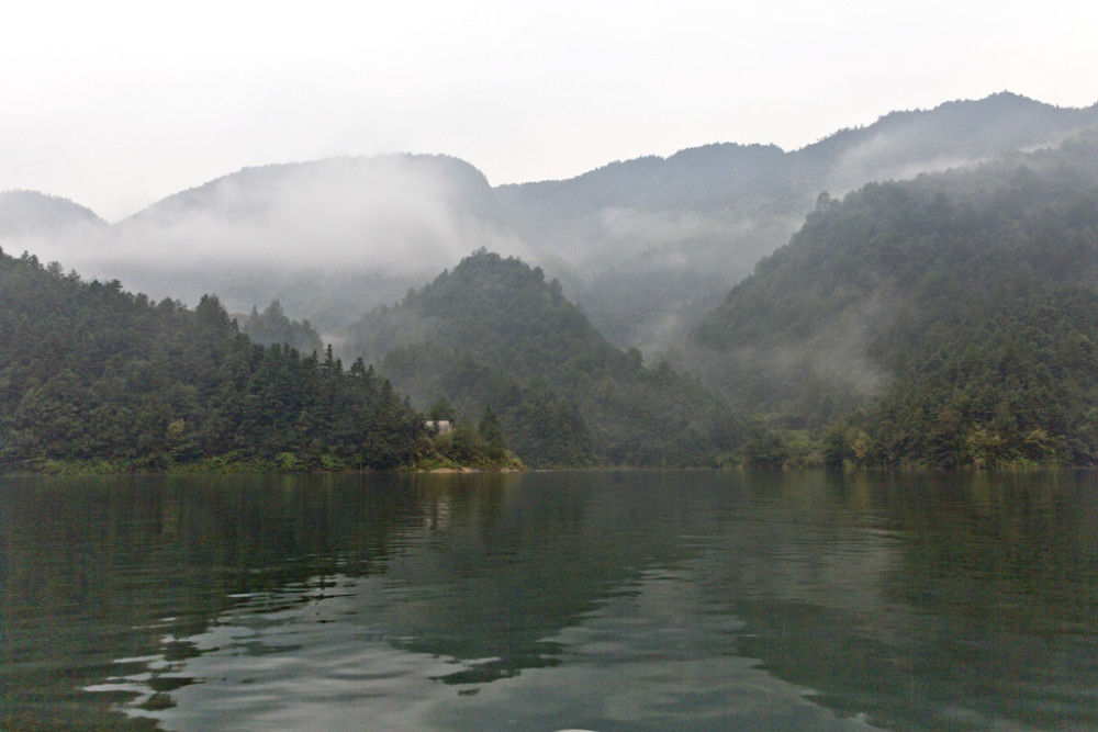 诗情画意的山水风光梦幻朦胧的山景倒影空灵幽静的江南天池