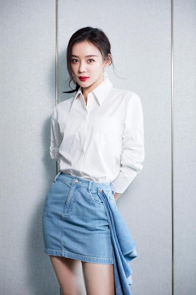 组图:袁姗姗写真照,职业女装,不一样的性感!_腾讯新闻