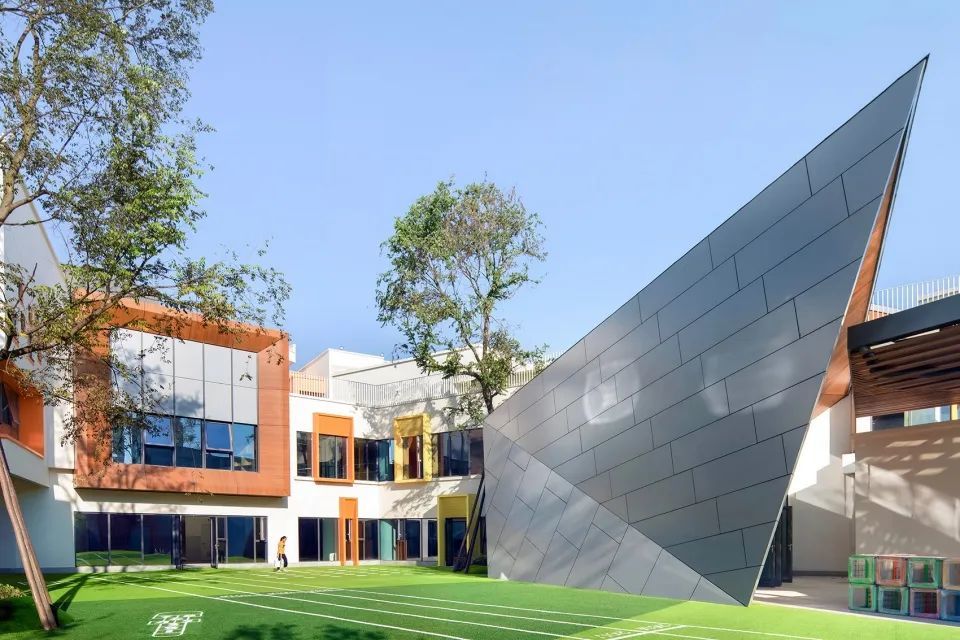 幼儿园空间逻辑是:鼓励儿童活动的无序但须确保安全.