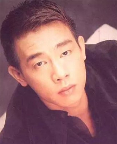 1995年,陈小春在拍摄古惑仔时被警察抓获:你分明就是古惑仔_腾讯新闻