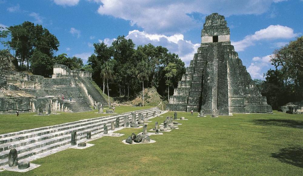 三星堆出土文物造型奇特,挖一半就停止挖掘,其背后隐藏了什么秘密?