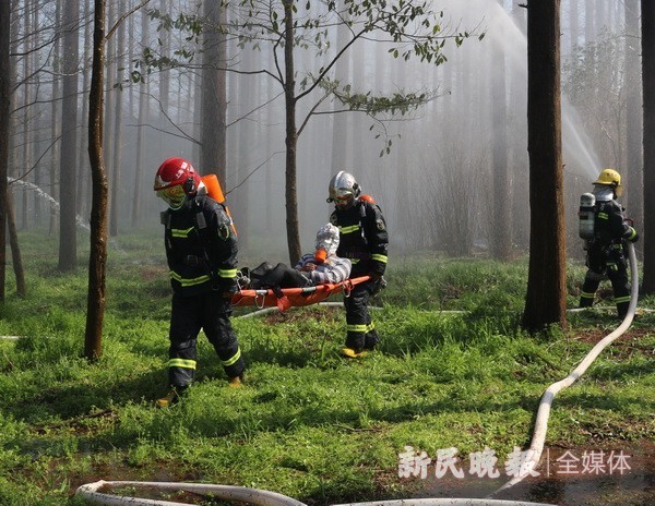 护航花博崇明消防举行消防安保誓师大会暨森林灭火救援实战演练