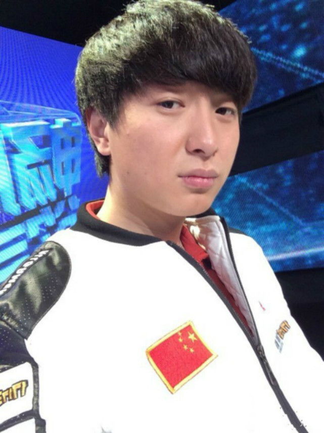 从出道以来,lsn一直都在担任ag的主力狙击手,也是ag战队的绝对核心,并