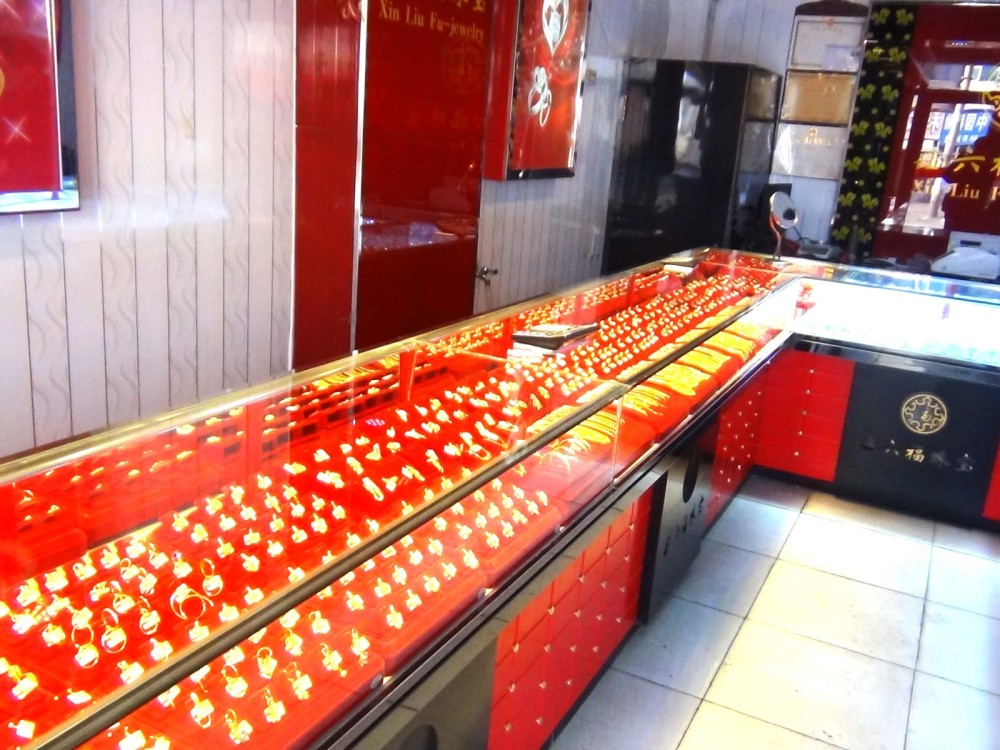 黄金跌至366为啥金店价格没降还卖470金店老板道出内情