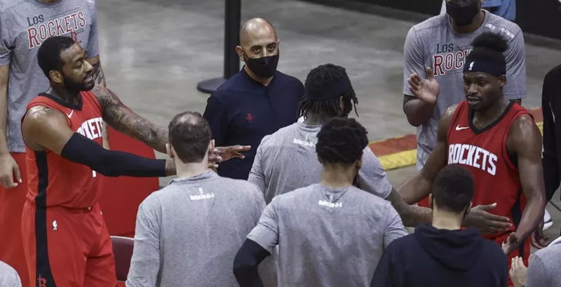 斗球直播：《NBA》沃尔暂停怒骂队友太烂火箭仍输25分