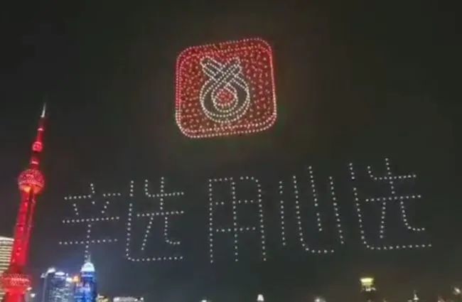 辛巴高调复出 当街下跪卖惨 又花百万包机炫富 称燕窝事件不后悔 腾讯新闻