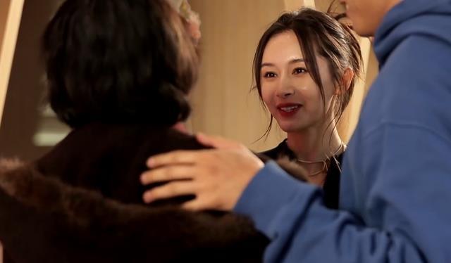 相比较其他的几对嘉宾来说,王子文和吴永恩之间的进