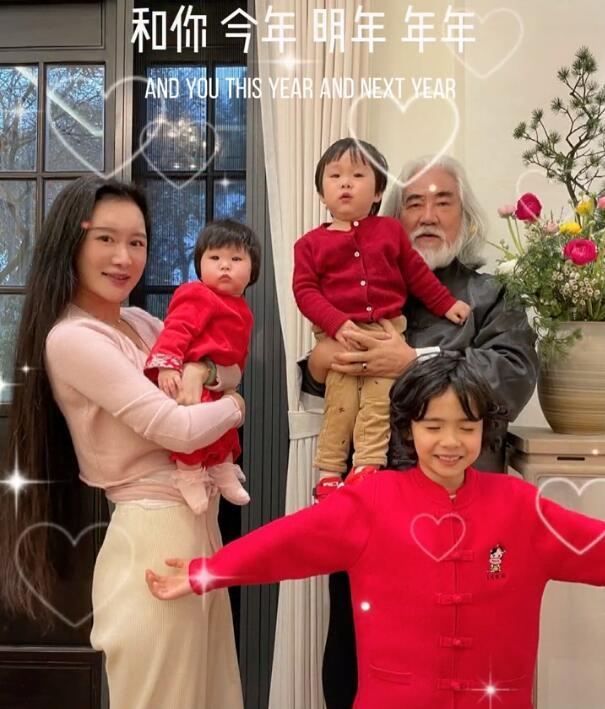同时,有网友说张纪中的孩子很可怜,长大就