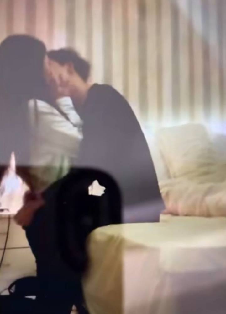 又一个爱豆塌房18线姚明明被曝亲吻视频竟是卑微男二号