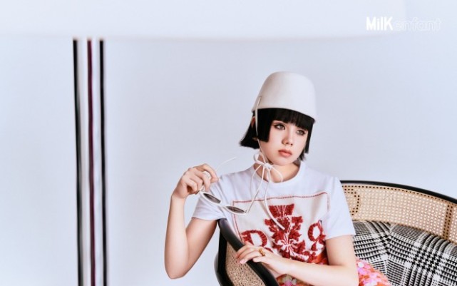 前《vogue》中国版主编angelica张宇,携混血女儿hayley graham登上