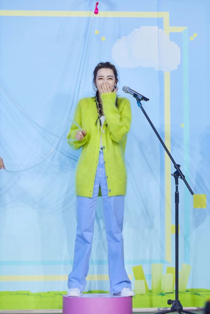 迪丽热巴唱歌视频疯传,网友:热巴变喇叭!