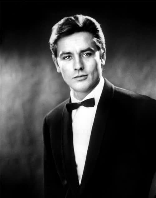 阿兰·德龙有多帅?"茜茜公主"也为之疯狂,现在家建36块墓地