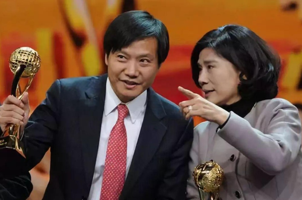 董明珠帮刘强东造车成功,看到货车上面写的字,网友:这很格力!