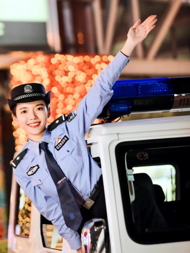 直播带货传递正义的能量你好警花女主播