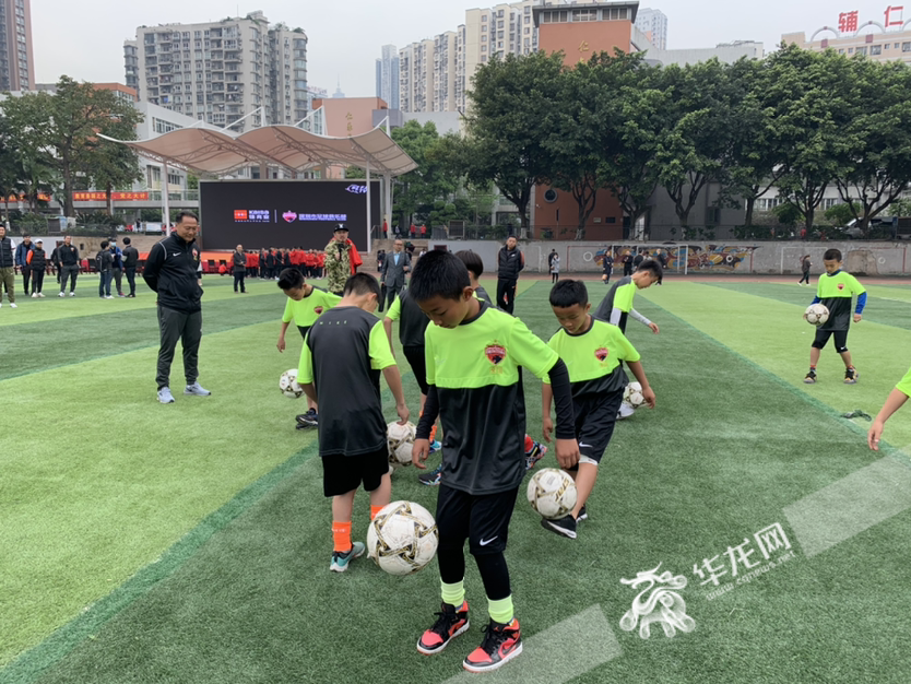 助力重庆足球青训发展重庆辅仁中学与深足共建精英青训基地