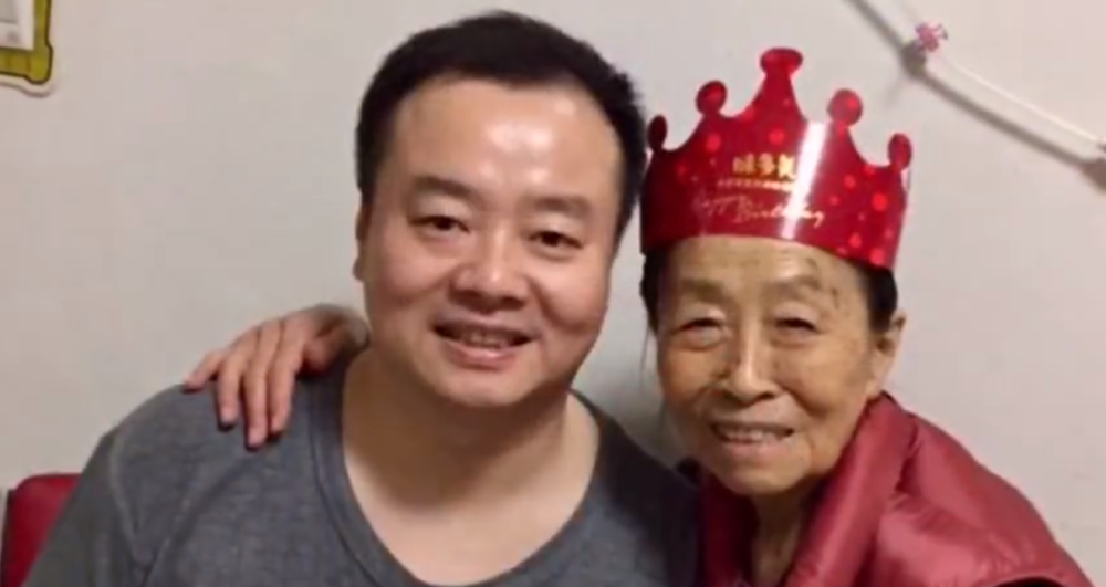 在张少华去世后,有网友也顺势扒出了张少华老公张惠宝的社交账号,两人