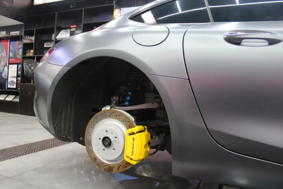 卡钳烤漆比喷漆的差别?爱车有方法,喷漆需谨慎!