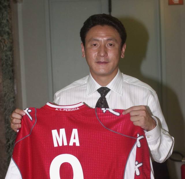 马明宇:于2000年由四川全兴转投意甲佩鲁甲,可惜从来未在正式比赛上过