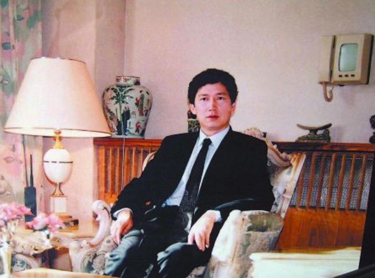 他"嫁给"美国老太,回国后到处炫富,如今守着金山却晚年凄惨_腾讯新闻