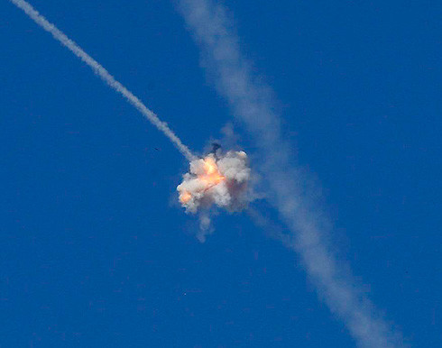 图片:"铁穹"系统发射的"塔米尔"拦截弹精准地击毁了一枚高速来袭的