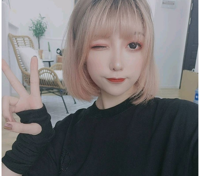 她被称最贵女陪玩比心咬米原图素颜是啥样网友坦克版乔碧萝