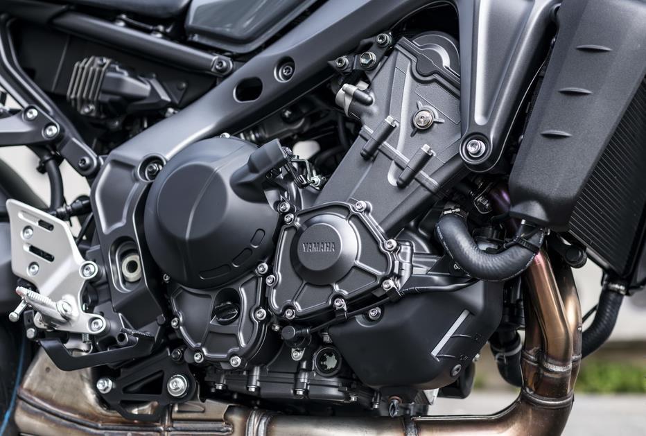 雅马哈mt-09配备重新设计的水冷四冲程直列三汽缸 cp3 发动机,实际
