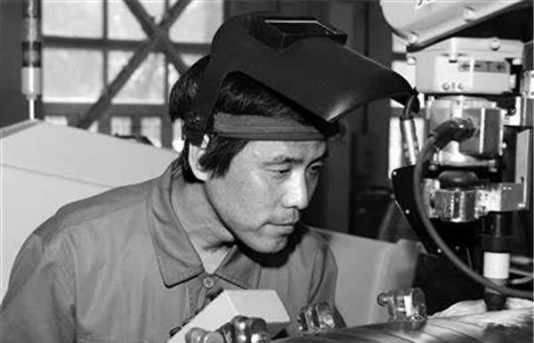 大国工匠高凤林专焊导弹卫星外企8倍年薪挖他祖国需要我