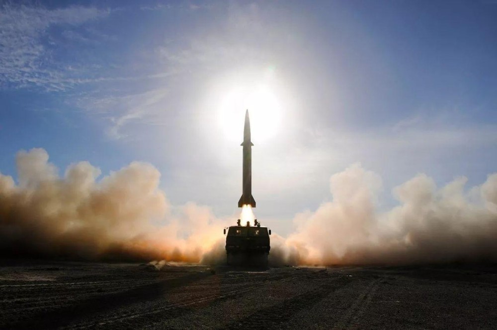 东风导弹见效了美国紧急强化关岛隔着三千公里也不再安全