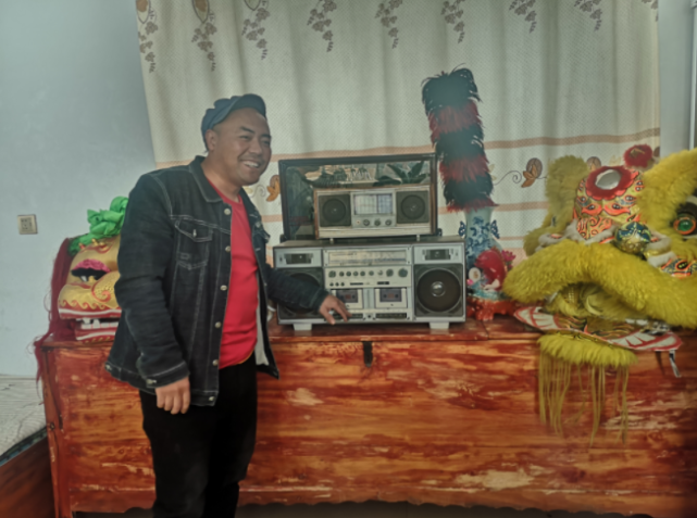 "水城余哥"执着逆袭成"直播网红" 抖音粉丝160多万 快手粉丝近百万