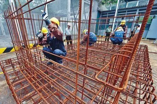 技工短缺招不到人还不是因为技术工人钱少事多离家远