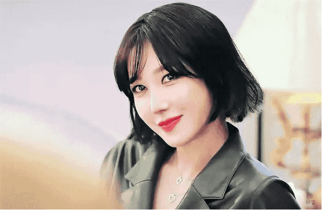 千瑞珍费劲心思找到的替"声"竟然是做了完美声带修复手术的吴允熙; ▼