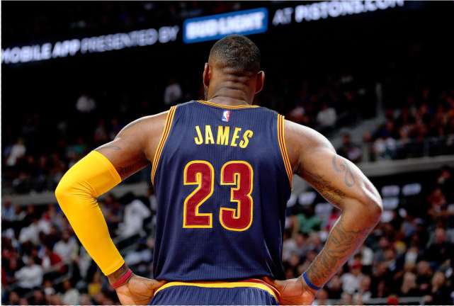 瞎搞？美媒重排NBA历史排名：詹姆斯从第二掉到第六，科比跳到第四！