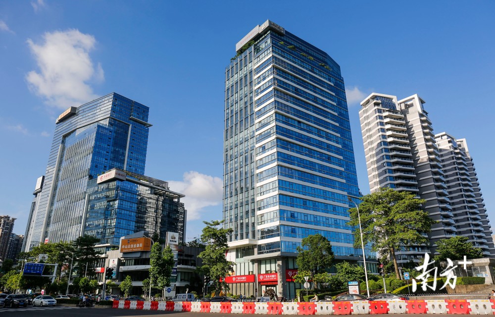 入驻企业超300家盛景尚峰商圈打造金融服务业集聚区