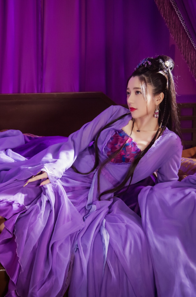 于是同学给我安利了一部《媚者无疆》,没想到我迷上了里面的配角