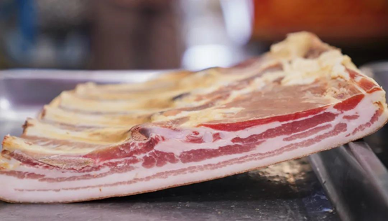 艺高人胆大,咸得恰到好处,用万隆家乡南肉做杭州人爱吃的"咸件儿"