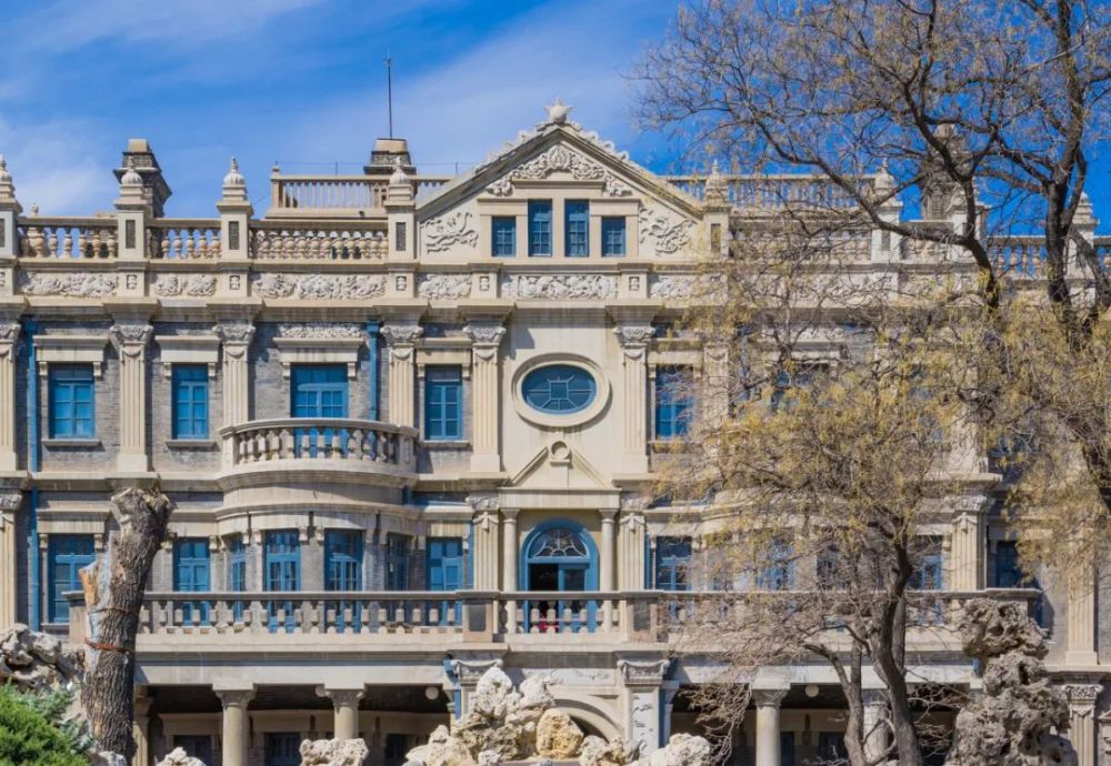 此后,清军离开沈阳,入关定都北京.