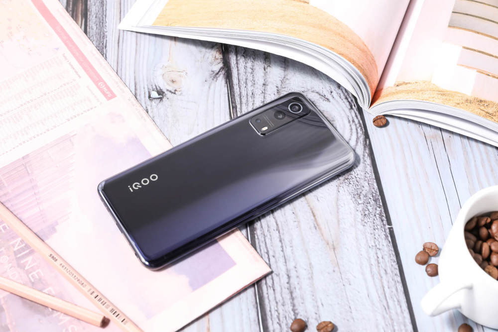 真香机来了iqooz3性能不俗散热出色