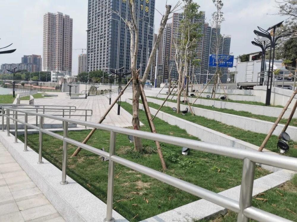 东平水轴 | 澜石公园有架落地的ufo?那是一座滑滑梯!_腾讯新闻