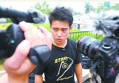 他就是我们所熟知的体操冠军张尚武,他原本是前国家体操队的