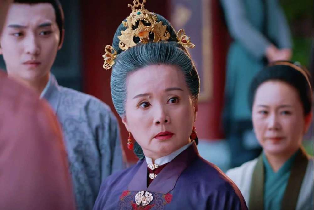 但在《锦心似玉》中只是出演了配角的演员,比如徐老太太的扮演者吴冕