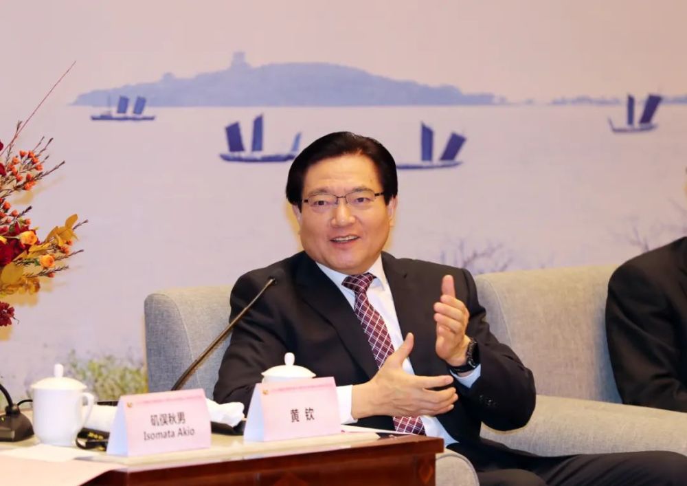 编辑孙尚武,新加坡驻上海总领事蔡簦合,市领导徐一平,周敏炜,陆志坚