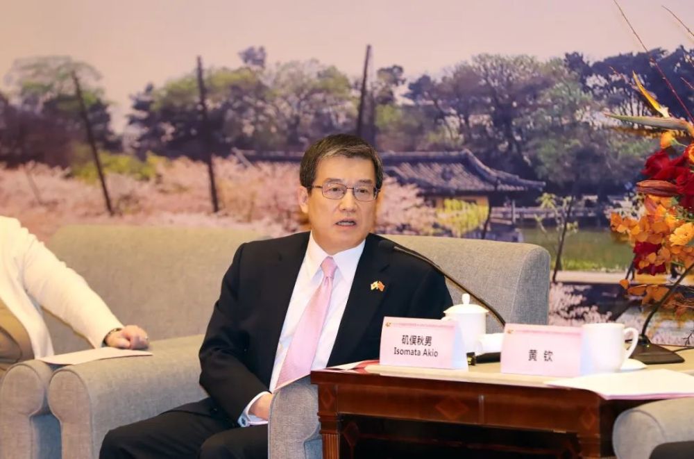 徐一平,周敏炜,陆志坚,曹佳中,王国中,市人民对外友好协会会长王锡南