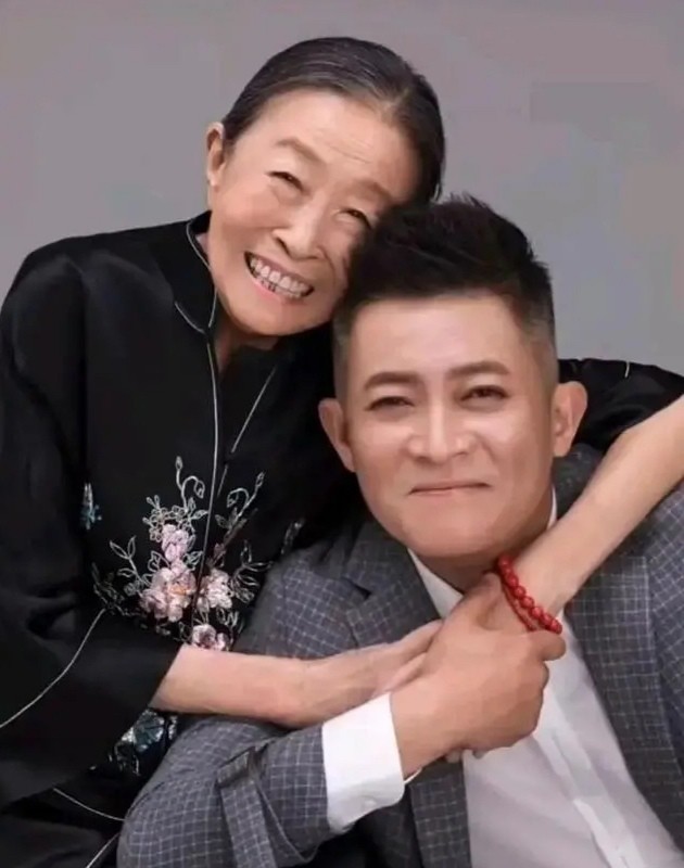 不知道是不是这个原因,所以张少华住院儿子才没有露面.