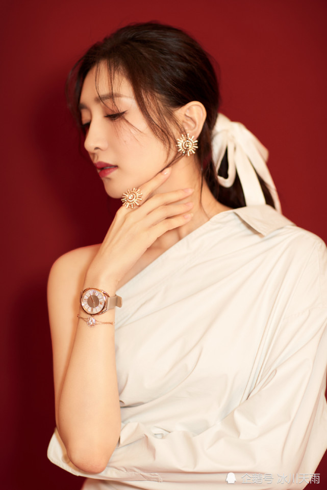 朱唇玉面江疏影