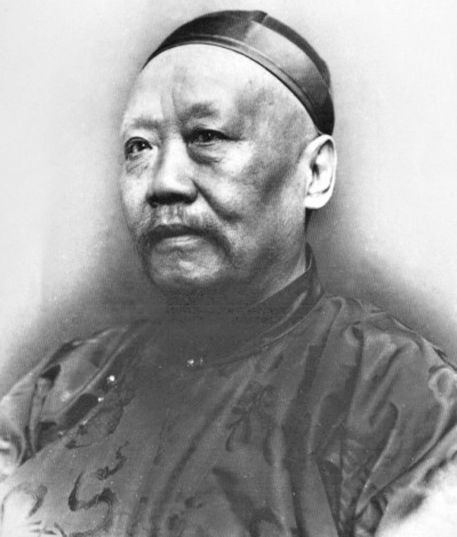 "四象"之首的刘墉虽然出身平庸,却深知文化的重要性,即使当时的财富富