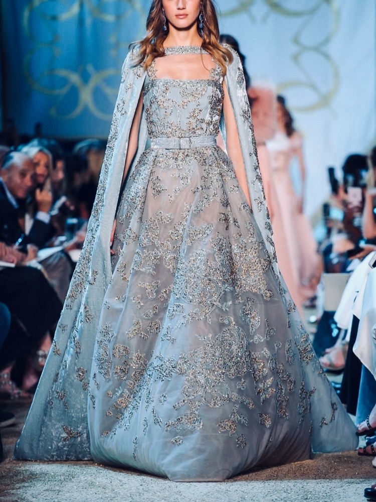 eliesaab秀场上灵动的蓝色仙女裙飘逸梦幻刺绣唯美