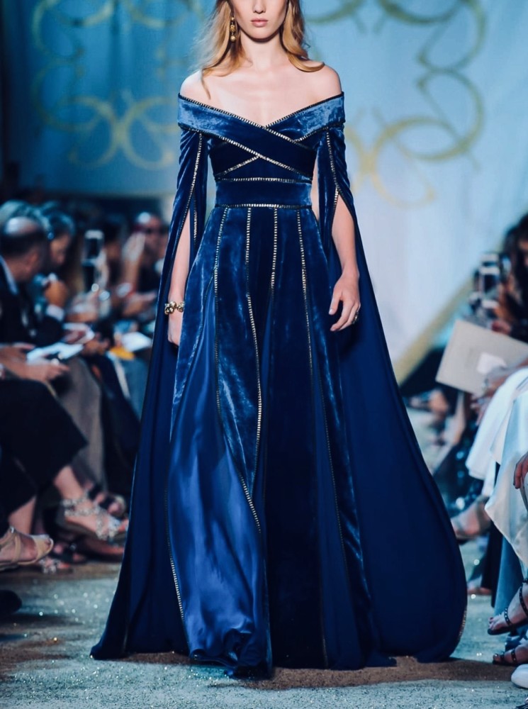 eliesaab秀场上灵动的蓝色仙女裙飘逸梦幻刺绣唯美