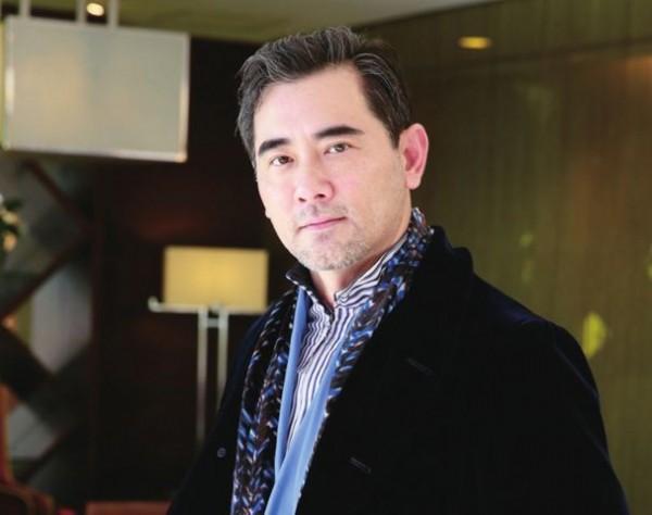 60岁蜀黍赵文瑄被曝去年摔断腿目前定居宁波与猫狗为伴