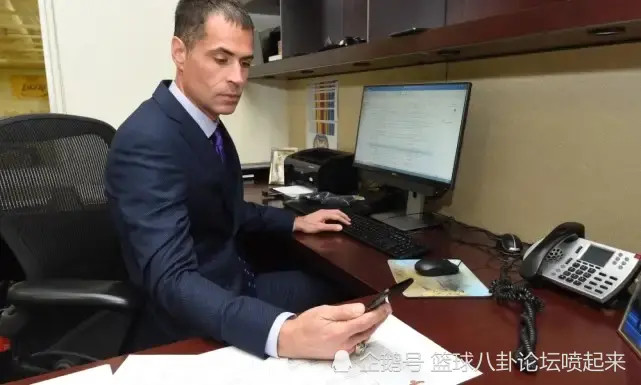 给湖人球迷，NBA球迷介绍两个个人！总经理佩林卡与里奇·保罗