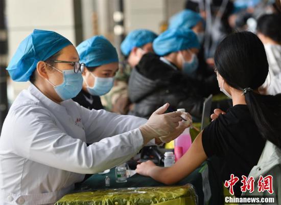 武汉大学学生接种新冠疫苗